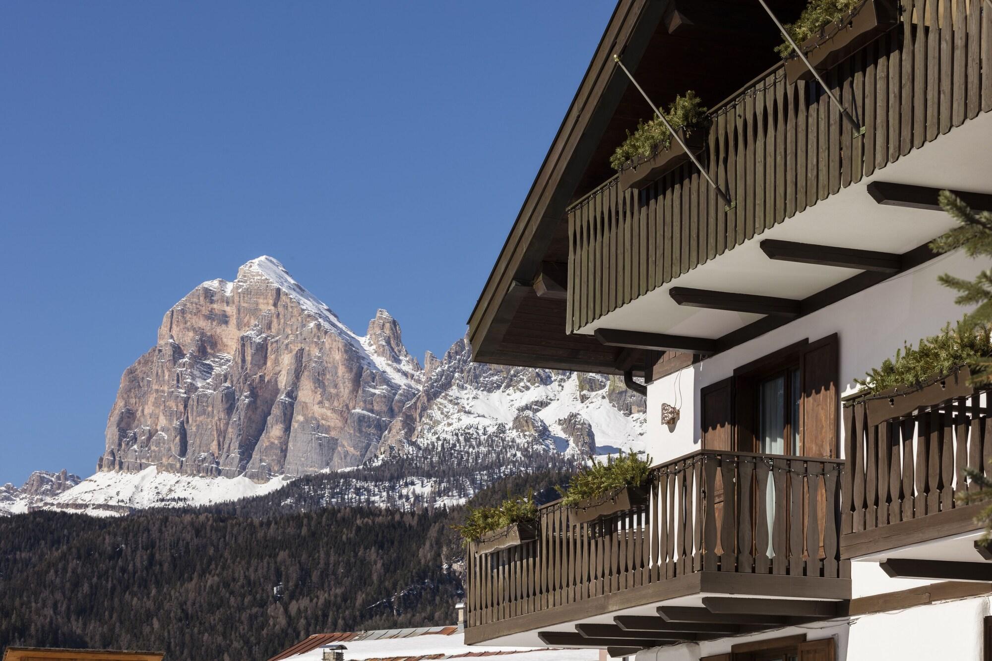 Faloria Mountain Spa Resort Cortina dʼAmpezzo Esterno foto